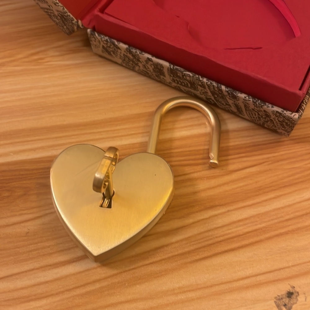 Christian Dior Heart Lock Key Charm Gold Padlock Keychain Rare Gift Collectible - Picture 4 of 5